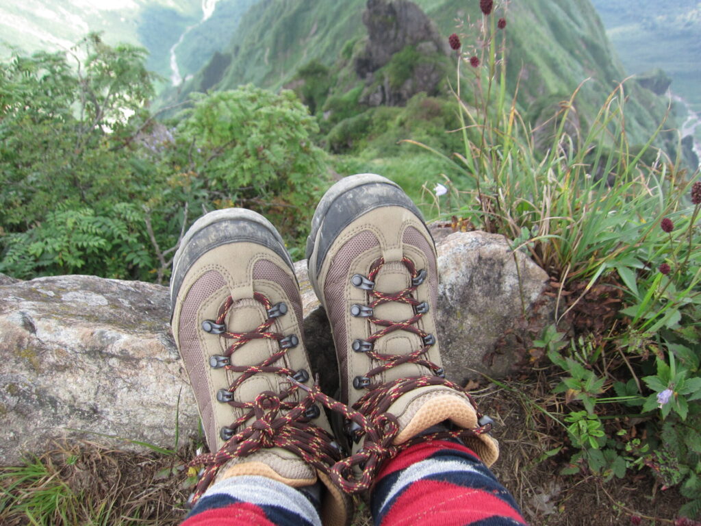 ストア 登山 行き帰り 靴